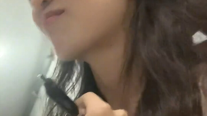 Berperan sebagai pewawancara