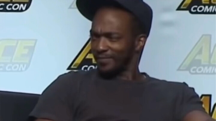 A Memorable Moment at the Comic Convention: Lieying Engages in a Live Battle with Fans