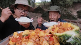 Pineapple with sweet and sour sauce' Super appetizing