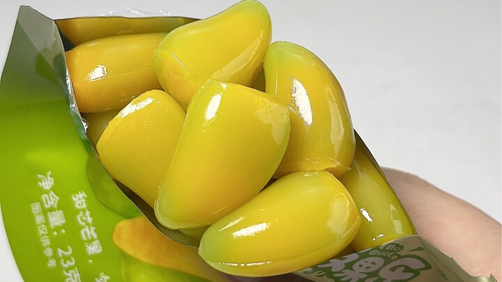 Baru nemu permen kenyal yang enak banget, rasanya kayak langsung gigit mangga mentah...
