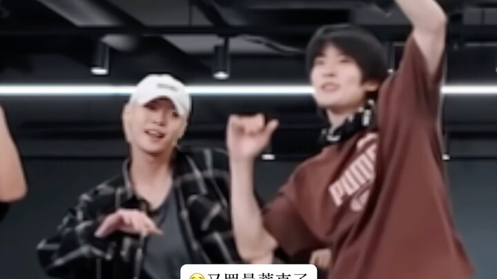 I also secretly discovered that handkerchiefs can also be chosen as husbands