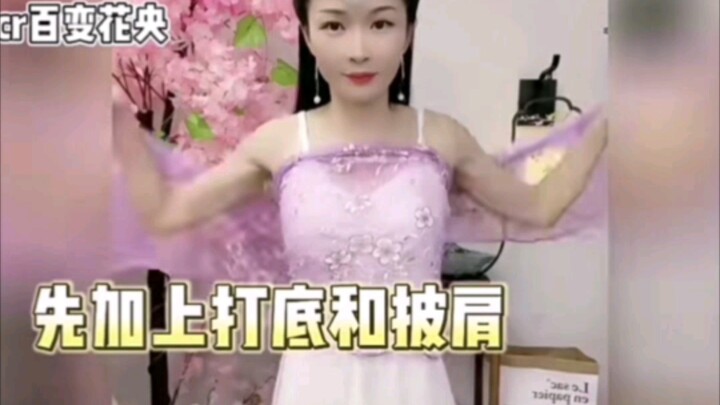 Dulu waktu kecil, kamu pernah nggak lari-lari sambil bungkusin selembar kain?