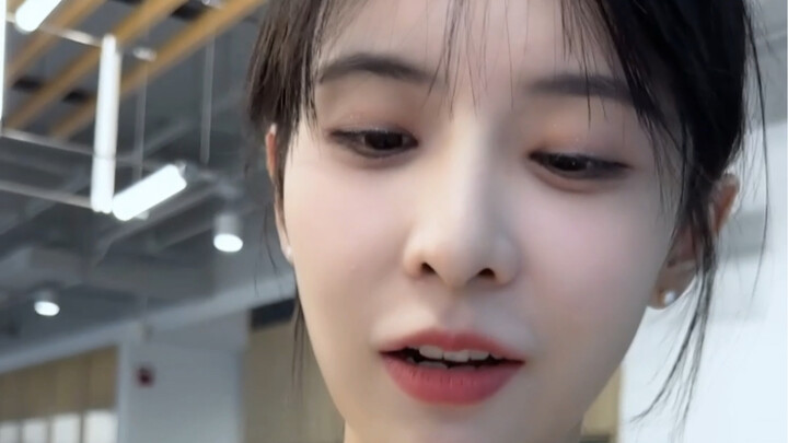 当帅哥朋友来公司找我。