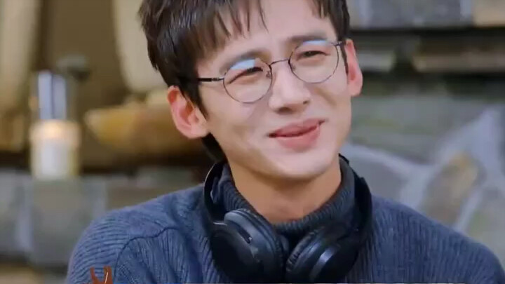 “Tống Á Huyên, chất giọng của Tống Á Huyên đỉnh quá, Bạch Kính Đình vừa cất giọng là xong luôn” – Bạ