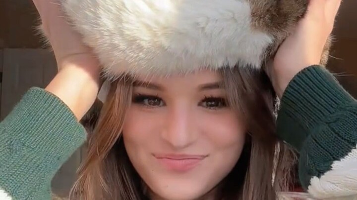 海玛国际传媒|海外博主大玩猫帽热梗！