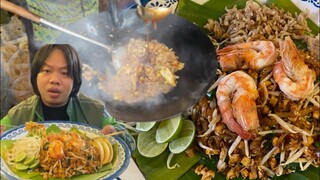 ผัดไทเตาถ่าน!! เจ๊อ้วนสูตรโคตรโบราณ (Pad Thai) Fried noodle Thai style with prawns