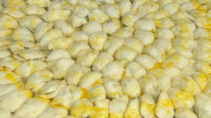 Bánh bao chiên nước ở hội chợ lớn Sơn Đông, ra lò là xếp hàng mua ngay