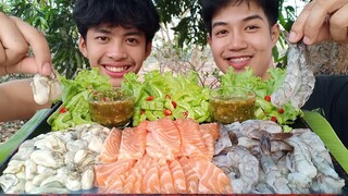 หอยนางรมสดๆ แซลมอนนุ่มๆ กุ้งสดๆเด้งๆนํ้าจิ้มโคตรเด็ด