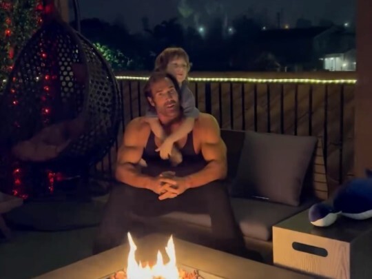 Powerful Bodyguard and Little Strong King