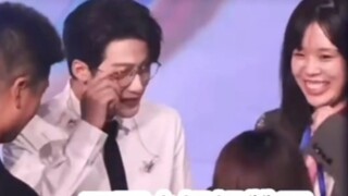 [Tan Kenci] Cuối cùng tôi cũng biết cách kéo cà vạt! Chắc chắn con gái hiểu con gái