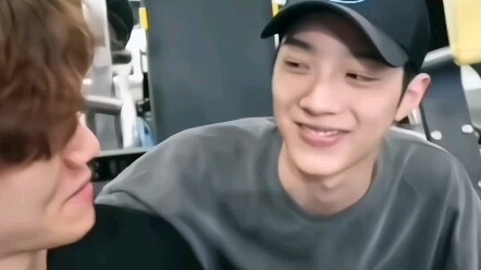 Baekhyun: Không phải cậu thích Sehun nhất sao?