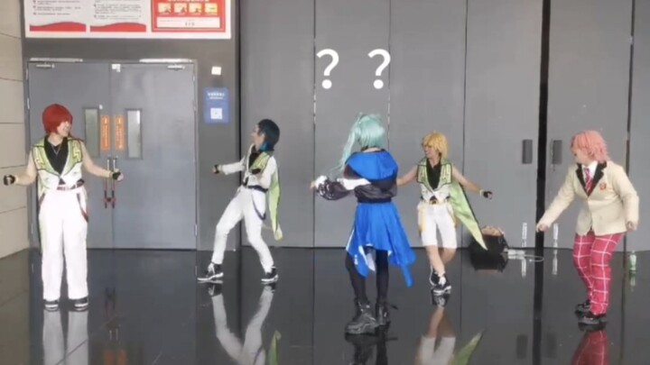 初音未来你怎么穿pjsk的衣服和饿死联动