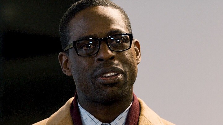 Anh ấy đã rời khỏi công ty nơi anh ấy làm việc suốt mười năm.