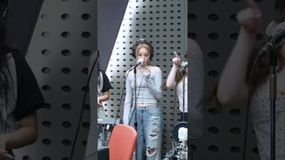 Yuqi Vs Mic is a Never Ending Fight😂 #shorts #gidle #yuqi #funny