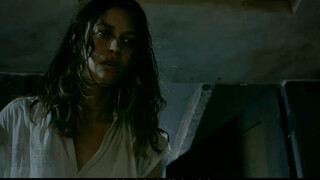 《沉默的海湾》全集 女人本想给家人拍照 突然栏杆断裂 不幸坠楼#沉默的海湾 #电影解说