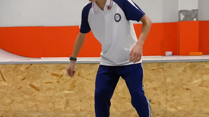 Tantangan Semua Benda Bisa Dibalik: Kali Ini dengan Papan Seluncur Paku!