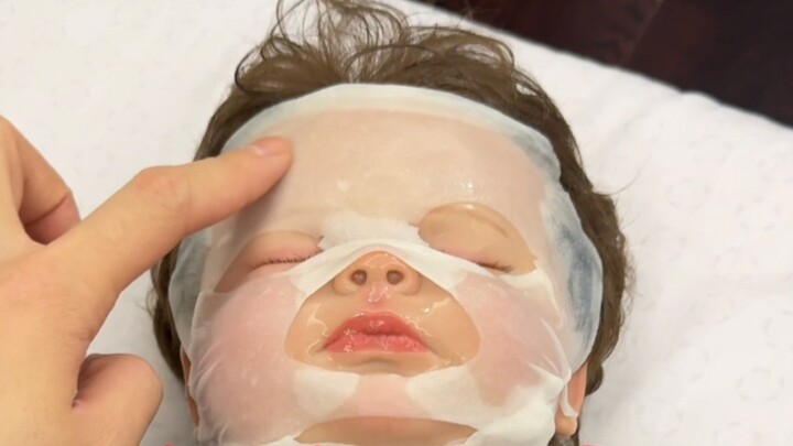 Mama Mo is holding her "grandson"!
