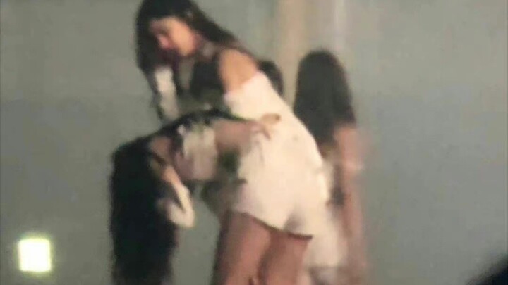 Oh my god, tonight Lee Chae-ryeong was in so much pain she lost all composure. Little sister, you sh