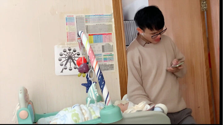 Guru fisika payah ketahuan istri lagi ngelabuh sambil ngurus anak, suasana jadi canggung banget!