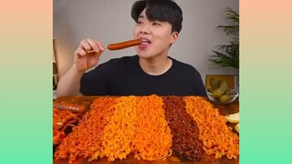 Mukbang mì cay