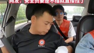 玛雅我要去得-300！！成都男生科目三考试插错安全带，扣100分还是因为起步未打转向灯，网友：安全员要是不插就直接挂了