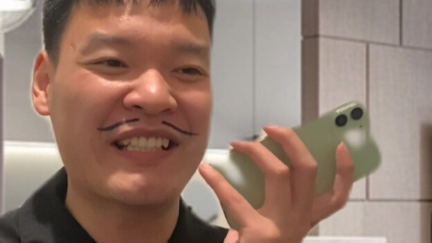 Khi bố bạn gửi tin nhắn thoại mà không cần nhấn