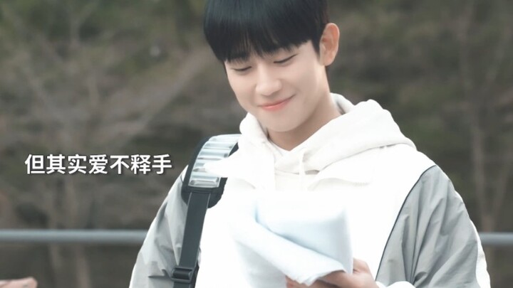 No wonder the male lead is so good at loving others—he saw how the female lead loved him ten years a
