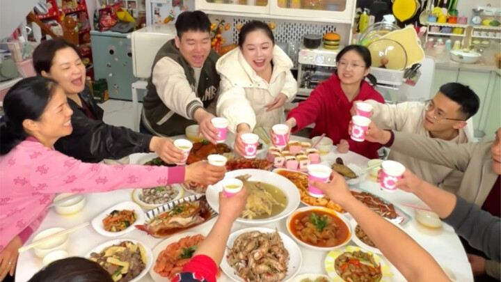 This year's blind box New Year's Eve dinner is absolutely amazing!! Who do you think won? Let's chec