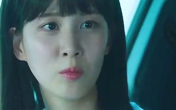 Seluruh keluarga adalah penipu ber-IQ tinggi; semakin cantik seorang wanita, semakin pandai ia berbo