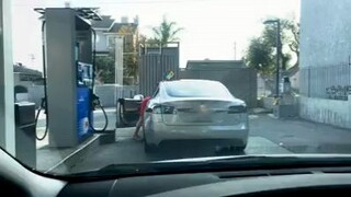 Orang Baru Beli Tesla