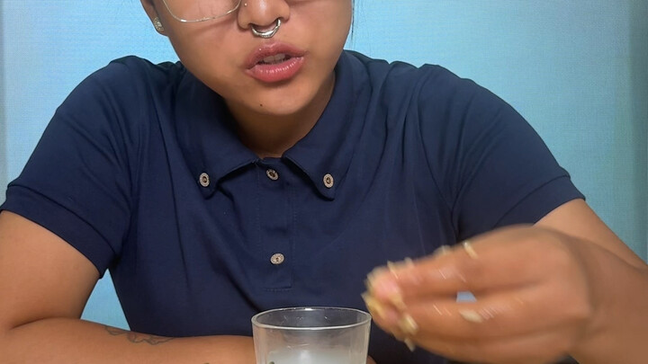 Bắt chước kiểu ăn sang chảnh, tag bạn muốn rủ đi ăn xem nào!