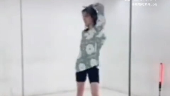 【lingorm】An Oobie in their teens practicing dance—never-before-seen footage