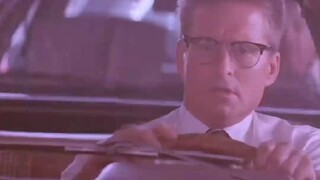 男人在面对各种事情不如意，最终男人失控暴走街头