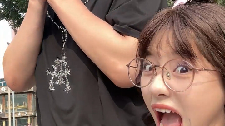 Pacar tingginya 2,3 meter dan beratnya 215 kg—seperti apa rasanya…?