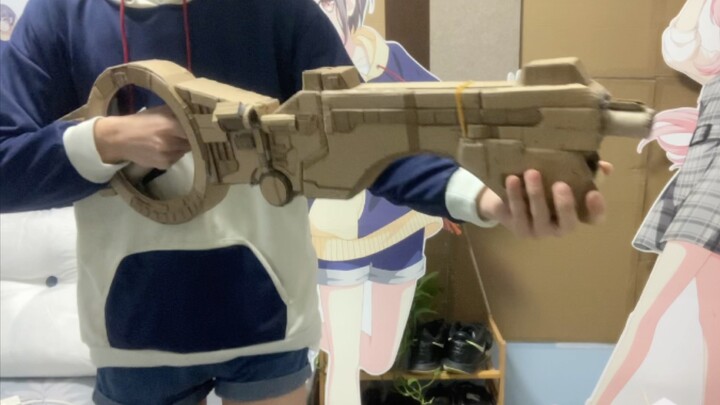 Explosive Takamatsu Touma, using cardboard to make Kamen Rider Faiz's real red cannon