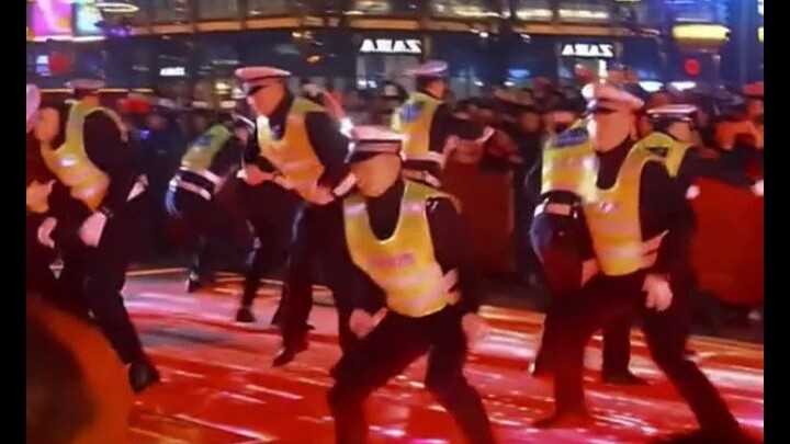 西安大唐不夜城，交警热舞！