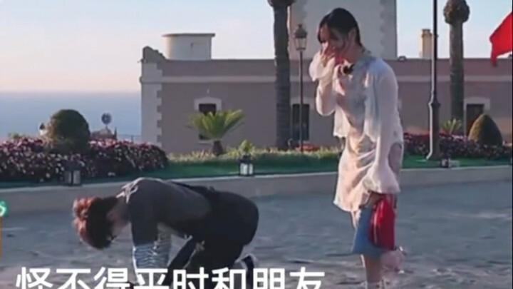 Shen Yue and Zhai Xiaowen act out “Me and My BFF Go Out…” Both of them want to beg themselves not to