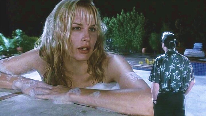 [Howling] The wife suddenly transformed into a 15-meter-tall female giant, and the scumbag husband w