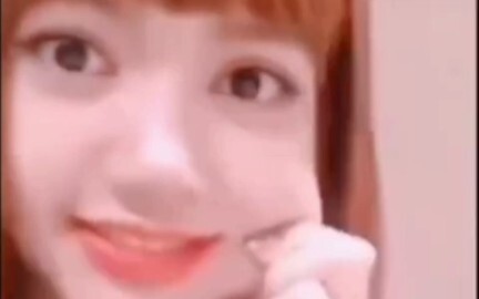 沙雕Lisa乱入直播，欧尼jisoo实力嫌弃