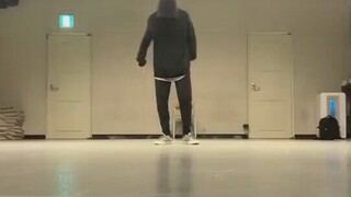 【Xu Minghao THE8】شياوبا وسيم للغاية، لا داعي لقول أي شيء، فقط انظر إلى مهاراته في الرقص