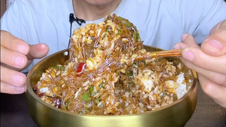 Cơm trộn món ăn dân dã