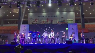 School dance group performs Lao Zhang's "Honey," high-definition version