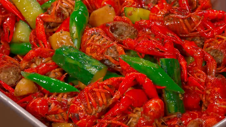 Banyak orang suka makan udang karang, tetapi takut kotor. Cara ini tidak hanya sederhana, tetapi jug