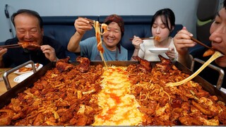 🍗집에서 간편하게 먹는 부드러운 닭갈비와 통 닭다리! 춘천아재 “이종하 춘천닭갈비” (Stir-fried Chicken) 요리&먹방!! - Mukbang eating show