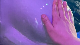 Nguyên nhân chính khiến đầu cá voi trắng mềm mại là do mỡ, giống như mông người vậy. Vì hàm lượng mỡ