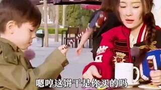 儿子买东西不付钱，霍思燕的举动太厉害了。