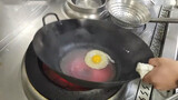การทำอาหาร|ใช้กระทะร้อนตีไข่