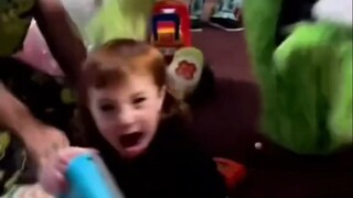 圣诞节到了，又到了格林奇吓小孩的季节