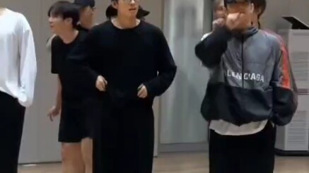 *hybe Tubuhnya bergerak lebih dulu daripada otaknya