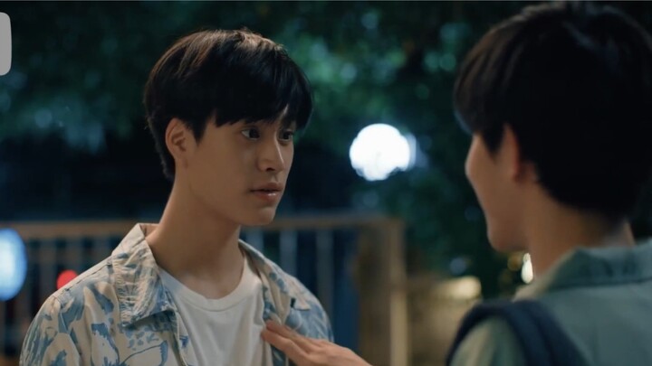 คนหนึ่งไล่คนออกไป อีกคนเหนียวหนึบไม่อยากออกไป โอ้โห